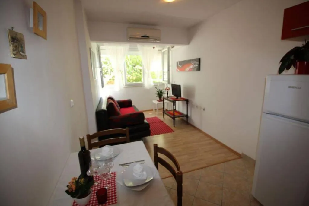 Apartment Old City/Beach 13 Minutes Away, Parking, For 4 Split