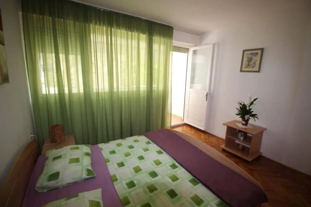 Apartment Old City/Beach 13 Minutes Away, Parking, For 4 Split Croatia